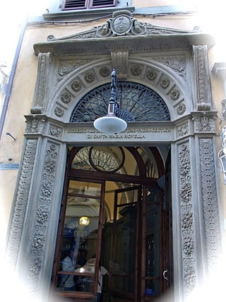 サンタマリアノヴェッラ薬局の入り口